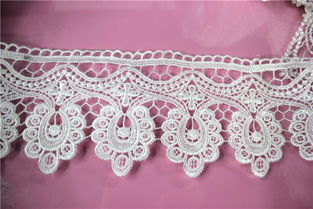 水溶滌綸鏤空蕾絲花邊新款上市 聚焦楓格花邊廠家直銷，探訪義烏國(guó)際商貿(mào)城四區(qū)輔料新趨勢(shì)